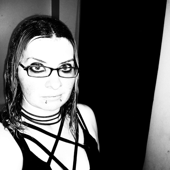 Meet your Posher, Jennifer - Picture 2 of 5